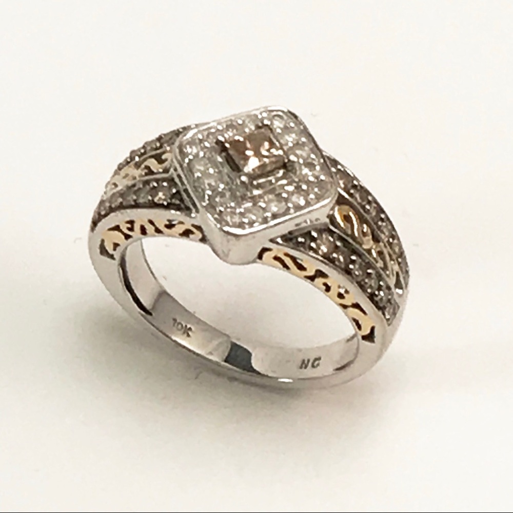 Two toned 10kt Gold Ring Sz 7